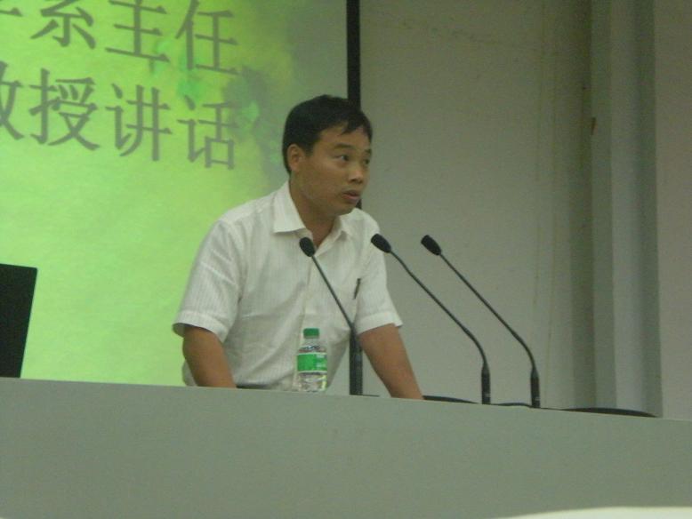 环境科学系主任李忠武教授