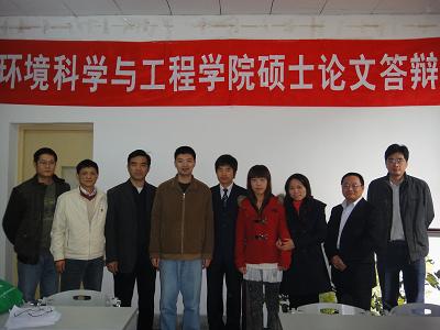 与答辩委员会合影